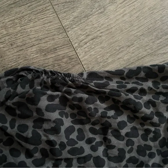 Torrid Leopard Print Ruched Sleeve Crepe Keyhole Back Blouse Size 5X - Picture 6 of 11